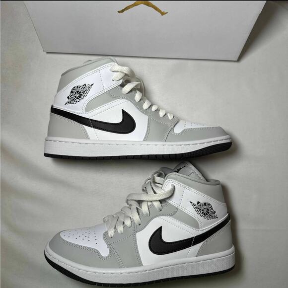 Size 8 - Wmns Air Jordan 1 Mid Grey Fog Women's Shoes - Picture 2 of 12